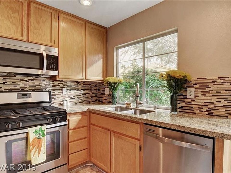 1st image of 2647 Ridgewater Cir