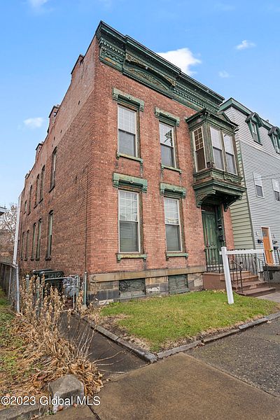 3rd image of 78 Hudson Avenue