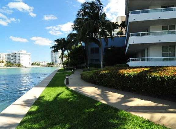 5th image of 10 Venetian Way APT 302