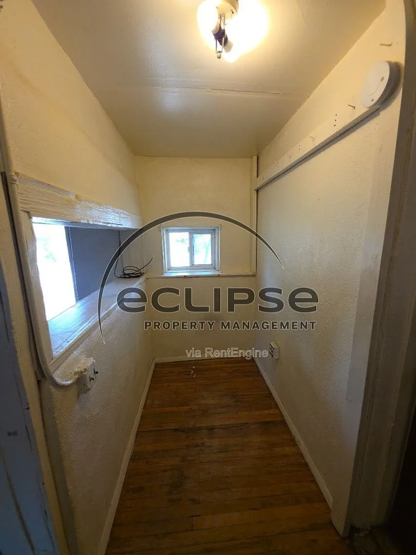 2 bed, 1.0 bath, 946 sqft, $1,075 — Photo 4