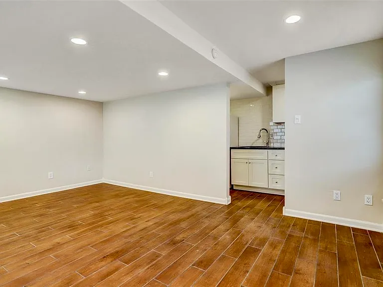 308 1/2 W Drew St #B — Photo 6