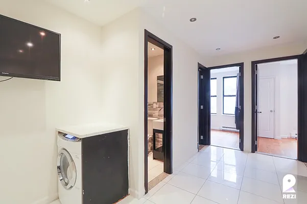 Rented by REZI | media 38