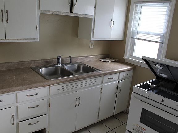4th image of 793 W 11th St APT C