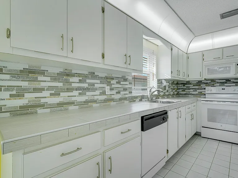 13679 Date Palm Ct #B — Photo 12