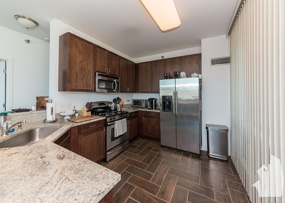 1st image of 757 N Orleans St #20