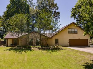 416 Lake Forest Dr, Vicksburg, MS 39183