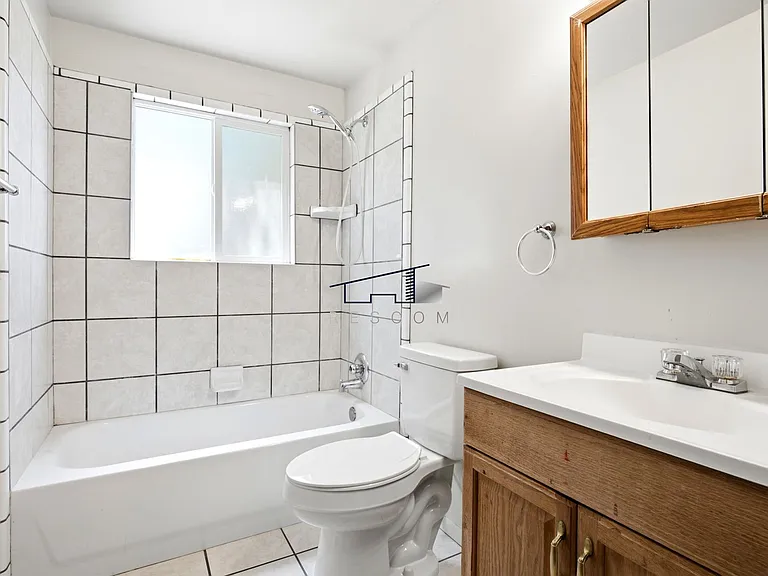 4850 S Duplex — Photo 10