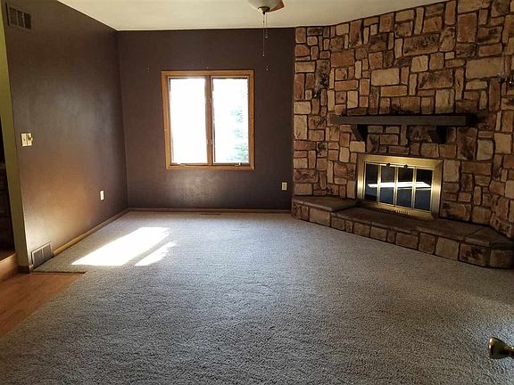 3rd image of 3225 Carlton Dr