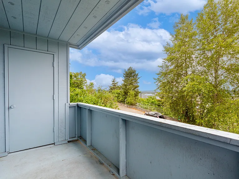 additional storage room at the deck