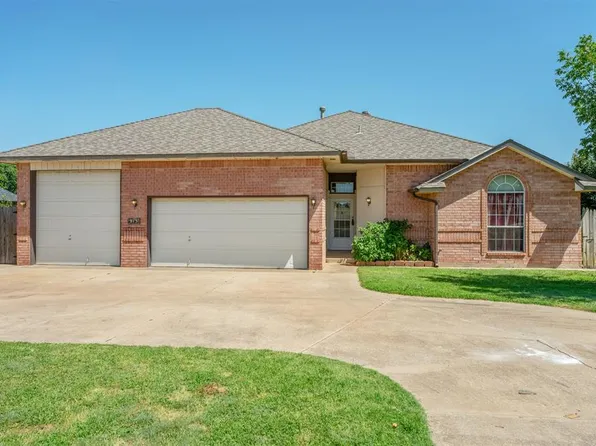 913 SE 34th St, Moore, OK 73160