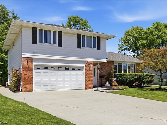 2nd image of 5827 Ashcroft Dr