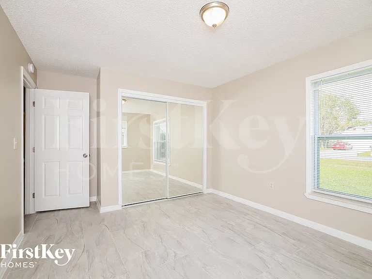 724 Dromedary Dr — Photo 10