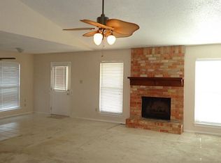 201 Cole St, Webster, TX 77598