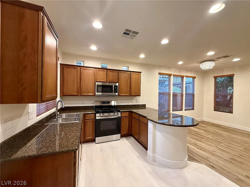 3 bed, 2.5 bath, 1653 sqft, $2,650 — Photo 3