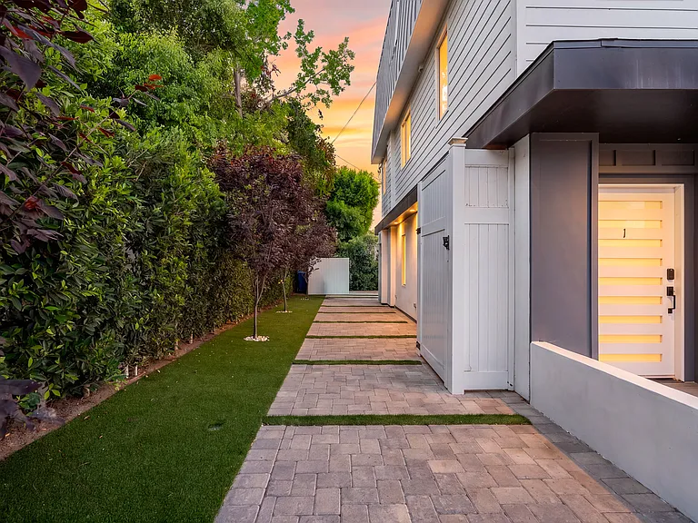 4805 Matilija Ave — Photo 34