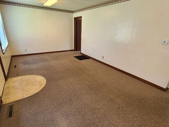 2nd image of 115 W Spruce St APT 2