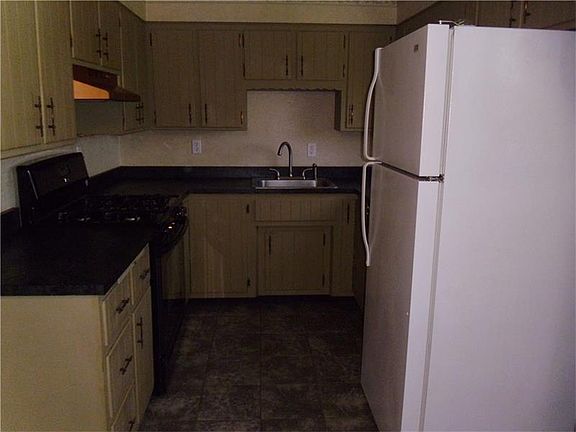 4th image of 404 Violet Dr