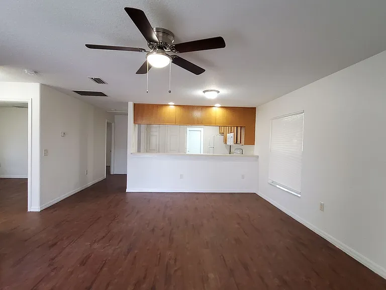 702 E Madison St — Photo 5