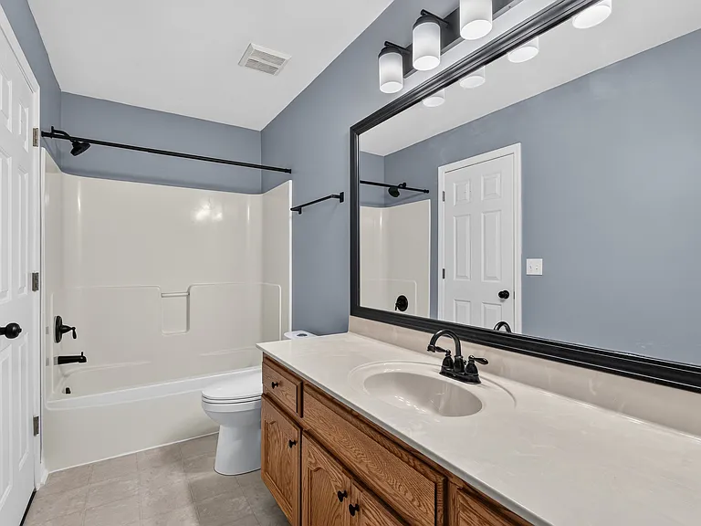 Clover Dr — Photo 13