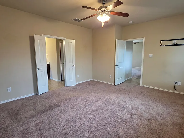 1912 Potrillo Ln — Photo 11