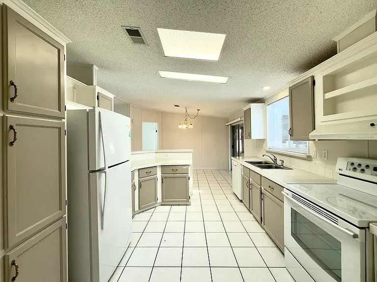 827 Sun Glow St — Photo 4