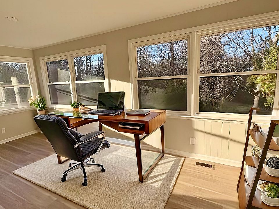 Sunroom/office by master bedroom