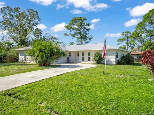 2402 SE Blackhorse St, Port Saint Lucie, FL 34984