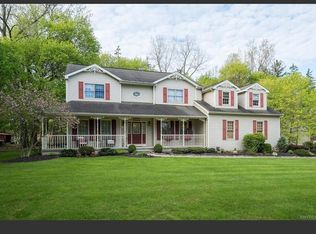 10601 Royal Oak Dr, Clarence, NY 14031