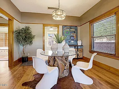 dinding room