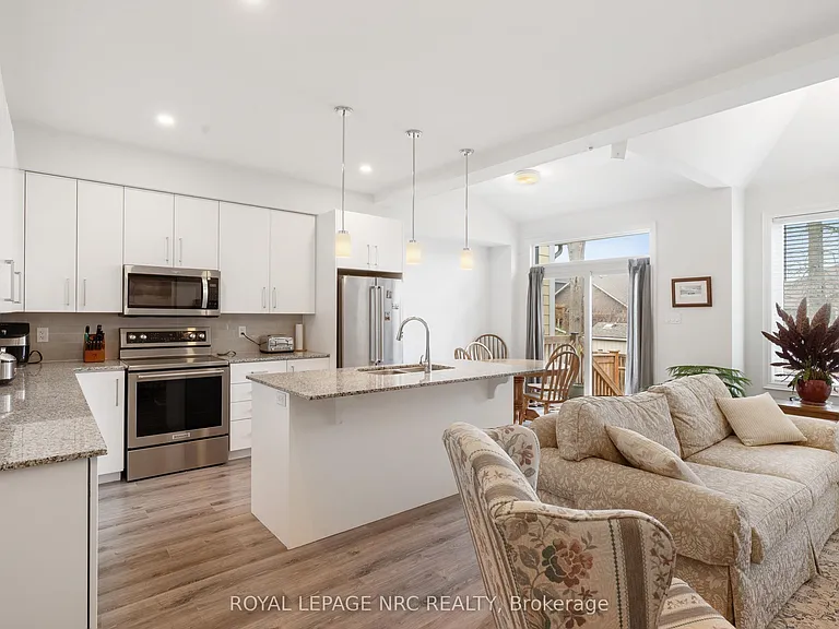 16 Paradise Grv — Photo 3