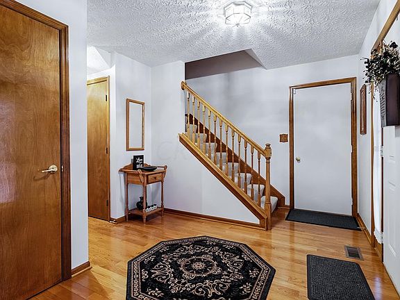 5th image of 13613 Sudbury Dr NW