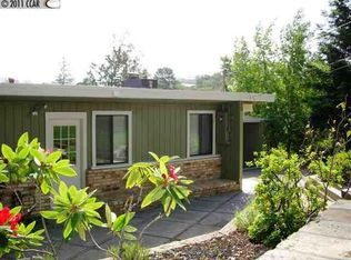 30 Holly Hill Ct, Walnut Creek, CA 94596