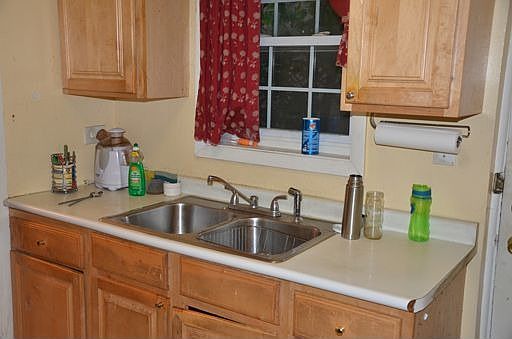 4th image of 6751 N Hamlin Ave