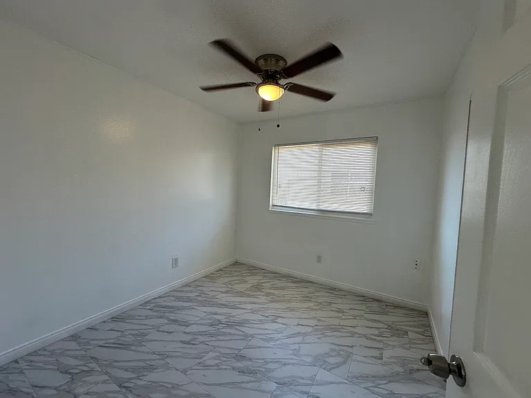 2625 Baltic Ave — Photo 28