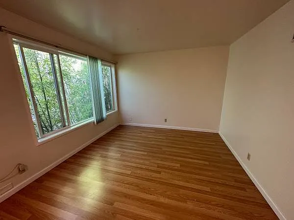 Campus Apartments — Photo 3