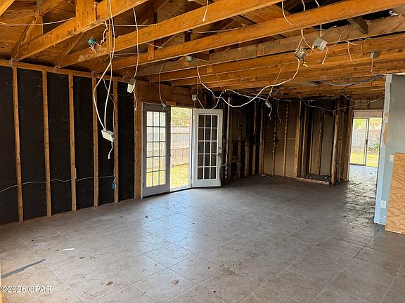 3rd image of 501 Dogwood St