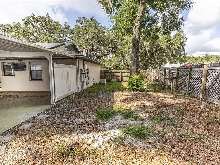 301 Curry St — Photo 16