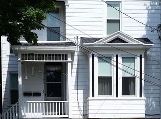 1136 1/2 Prairie St, Dubuque, IA 52001