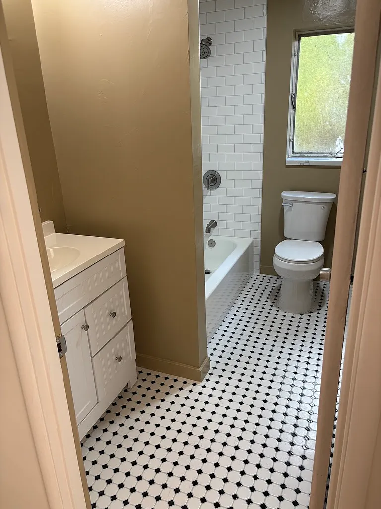 1 bed, 770 sqft, $2,395 — Photo 3