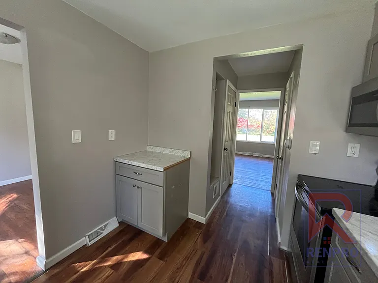 5836-5840 Glendora Rd — Photo 9
