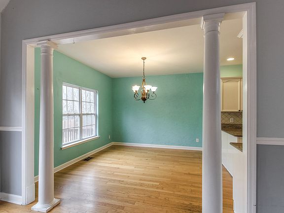 5th image of 903 River Branch Ct