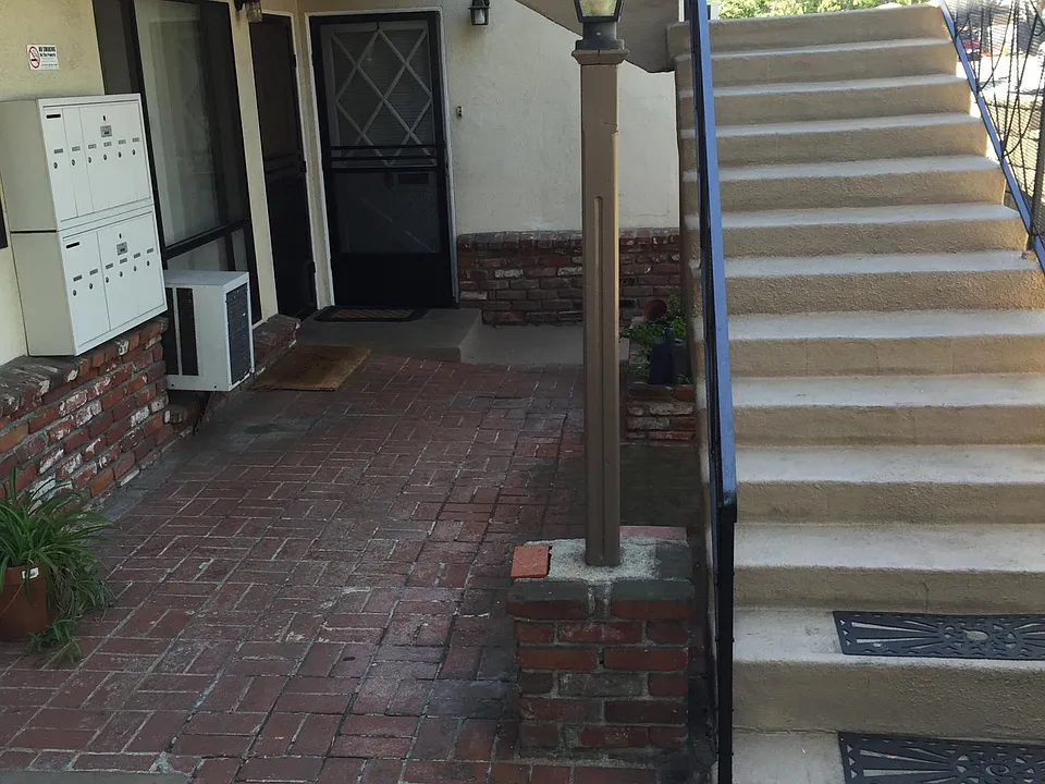 112 N Mar Vista Ave