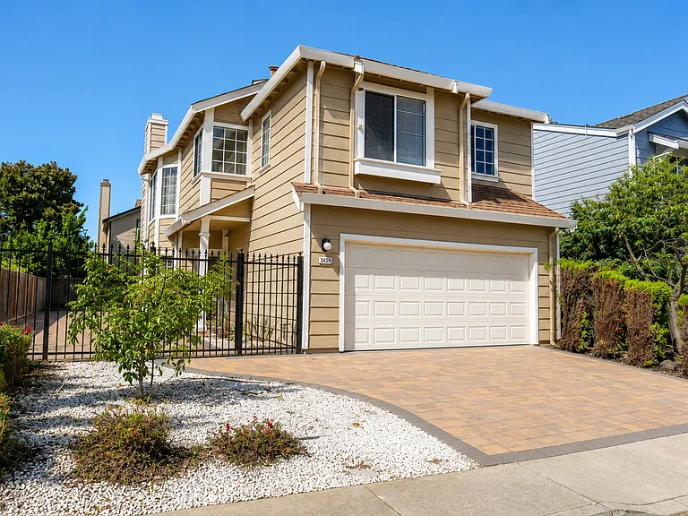 34359 Agate Ter — Photo 1