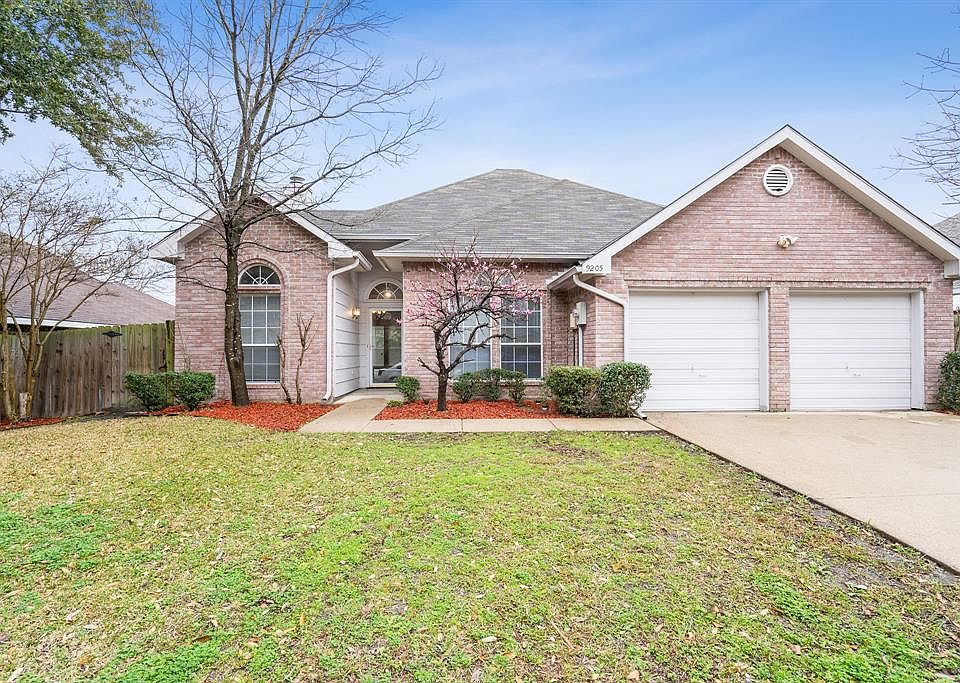 1st image of 9205 Oak Hollow Dr