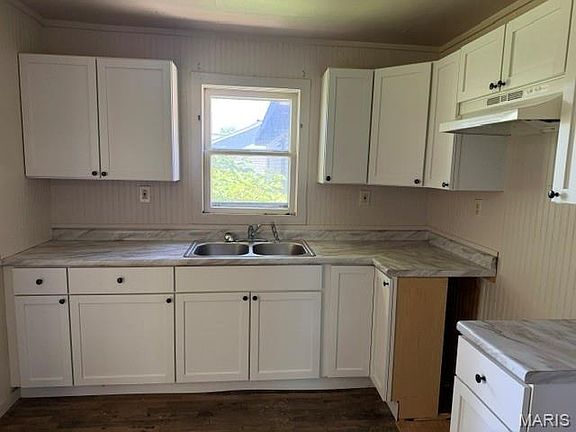 5th image of 1511 Truman St