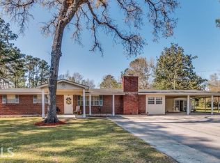 518 E 4th St, Springfield, GA 31326