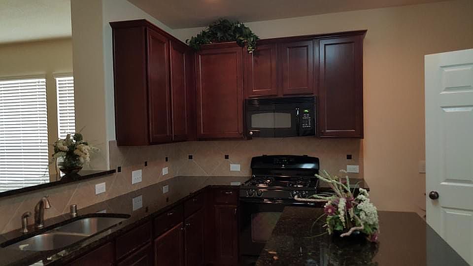 Full kitchen