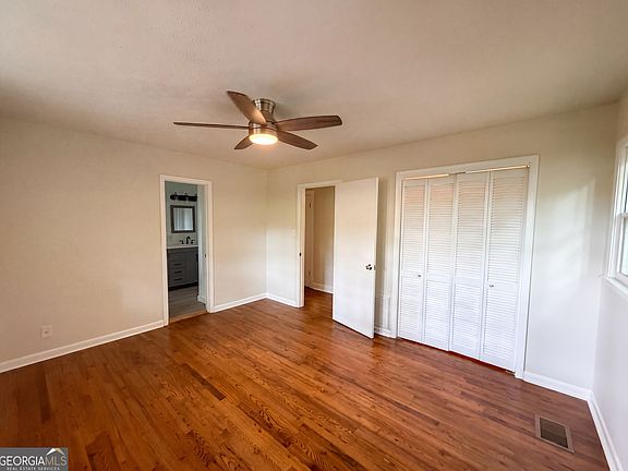 4th image of 1017 Clacktown Rd
