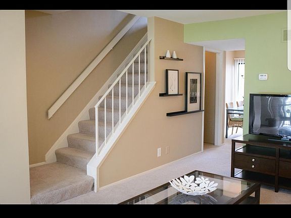 4th image of 3233 Lindenwood Dr