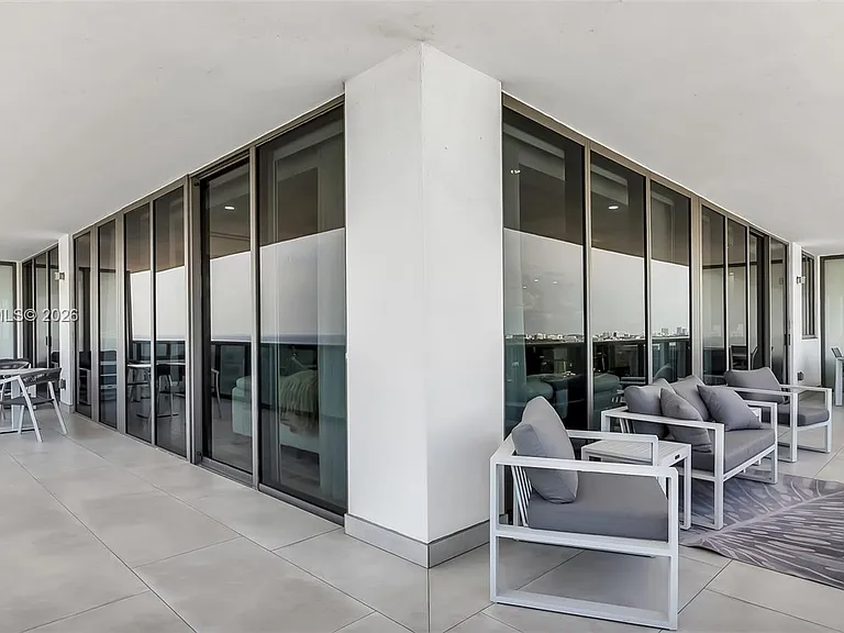 5875 Collins Ave #1807 — Photo 8